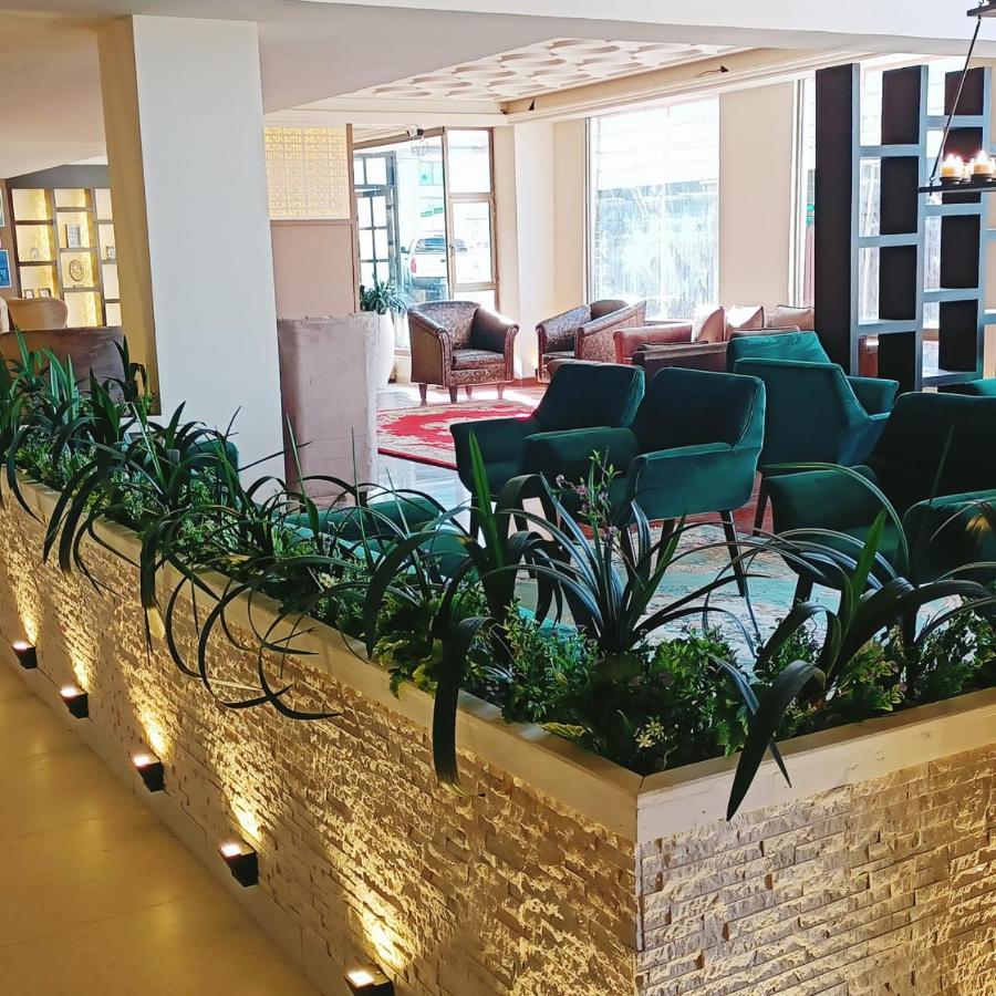 Shelton Suites ブハーバン エクステリア 写真