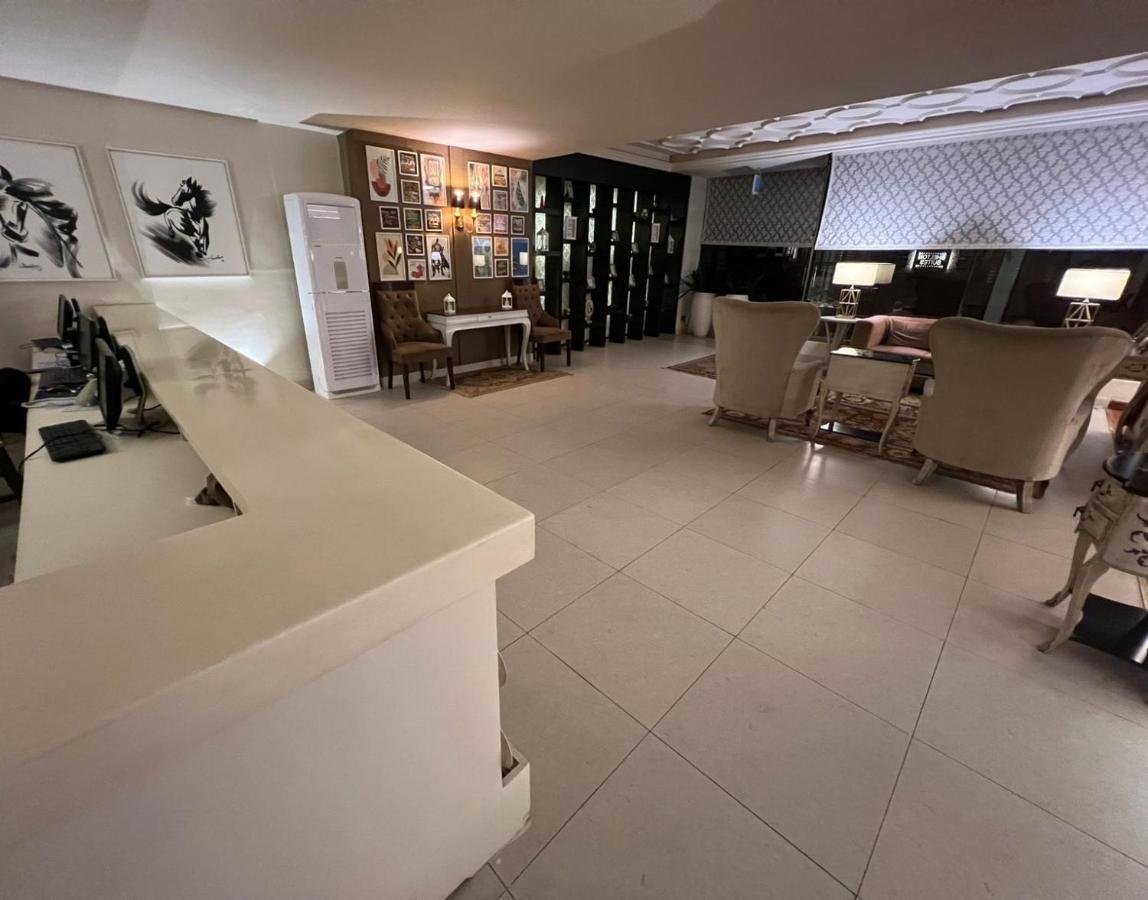 Shelton Suites ブハーバン エクステリア 写真